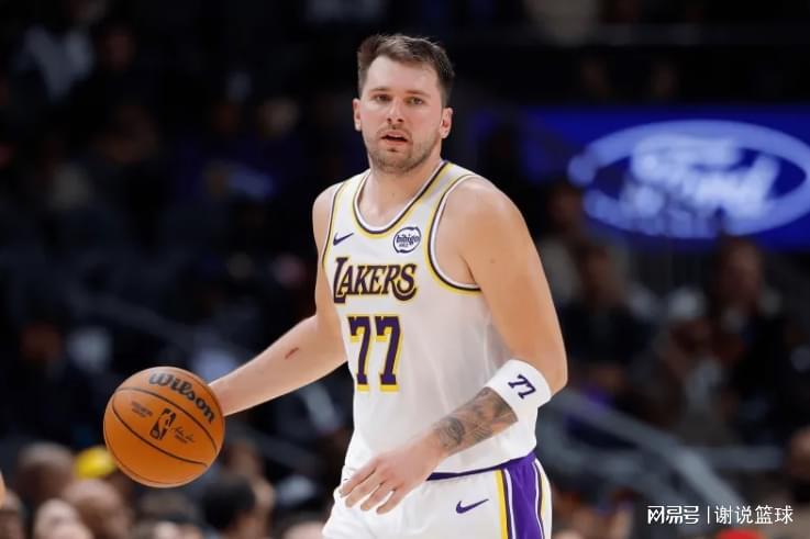 湖人队友有多差？两数据全靠东契奇支撑，替补加起来不如对手一将