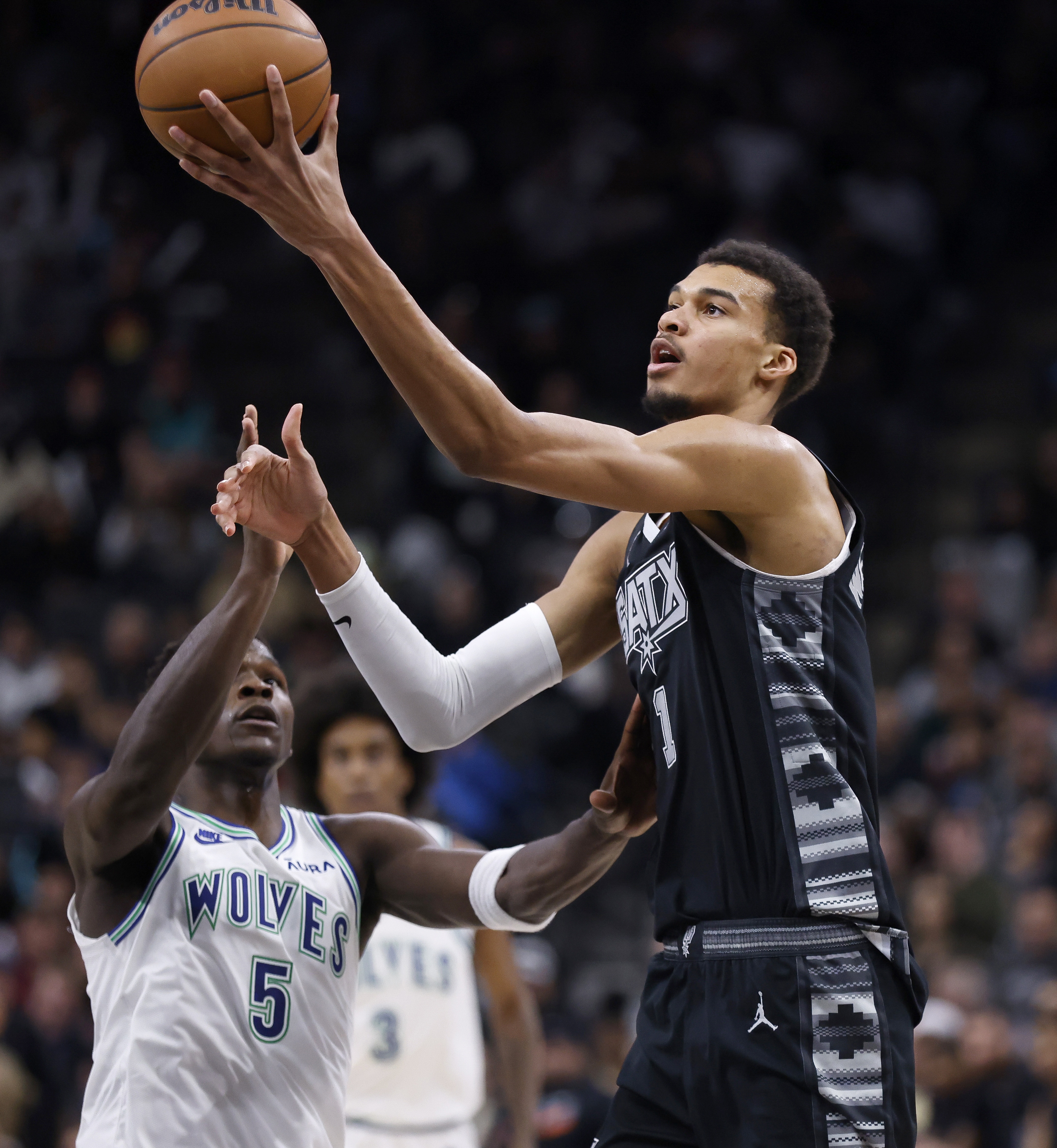 美记：爱德华兹和文班亚马新生代佼佼者 两人都是未来名人堂成员