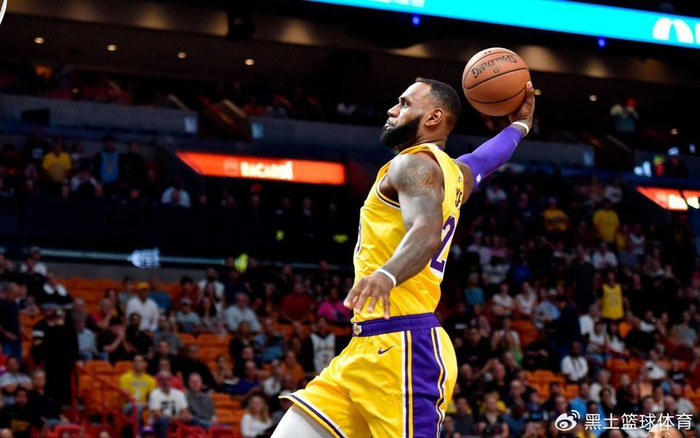 40岁詹姆斯,40岁贾巴尔,40岁乔丹,差距一目了然!|洛杉矶湖人队|明尼苏达森林狼队|华盛顿奇才队|迈克尔·乔丹|篮板_新浪体育_新浪新闻