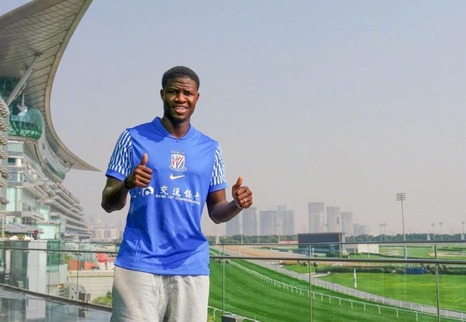 开云-申花官宣英冠1米95黑塔加盟！转会费100万欧 已拥7外援+需清洗2人