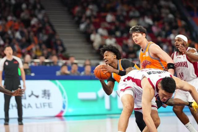 开云入口-客场挑战深圳队,上海大鲨鱼冲击十连胜!