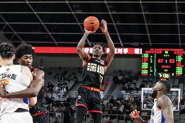 开云入口-客场挑战深圳队,上海大鲨鱼冲击十连胜!