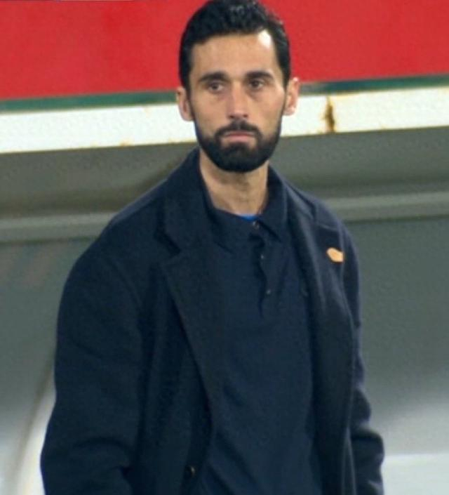 kaiyun-曝皇马寻找新主帅！阿韦洛亚首秀出局，签约1年半，夏窗或下课|阿尔瓦|西乙|阿尔瓦塞特|塞尔电台|塞尔_新浪体育_新浪新闻