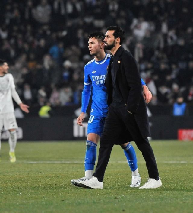 kaiyun-曝皇马寻找新主帅！阿韦洛亚首秀出局，签约1年半，夏窗或下课|阿尔瓦|西乙|阿尔瓦塞特|塞尔电台|塞尔_新浪体育_新浪新闻