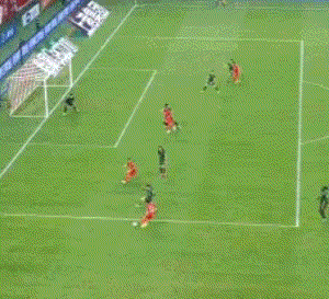 开云娱乐-36 岁 “老黄忠” 王燊超再战一年,“带刀侍卫”靠啥关键时刻总能进球?