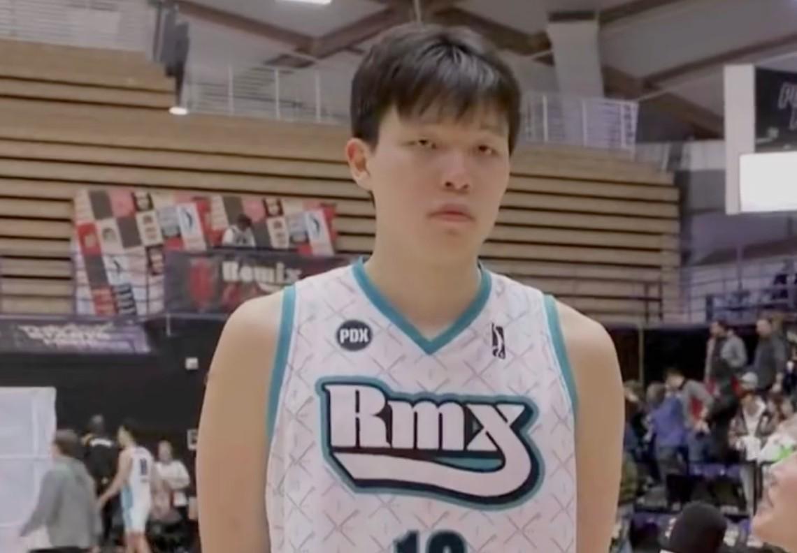 开云娱乐-杨瀚森：体能和速度还要提升；四个字总结NBA至今感受——摸爬滚打