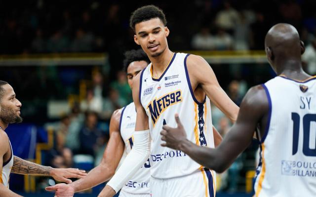 1667741323872027887.jpg 开云-文班亚马统治法甲!法国前总理索要球票看他打球