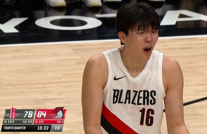 开云APP-拓媒:杨瀚森总抱怨裁判 可有些犯规/违例太明显 难道在CBA不吹?