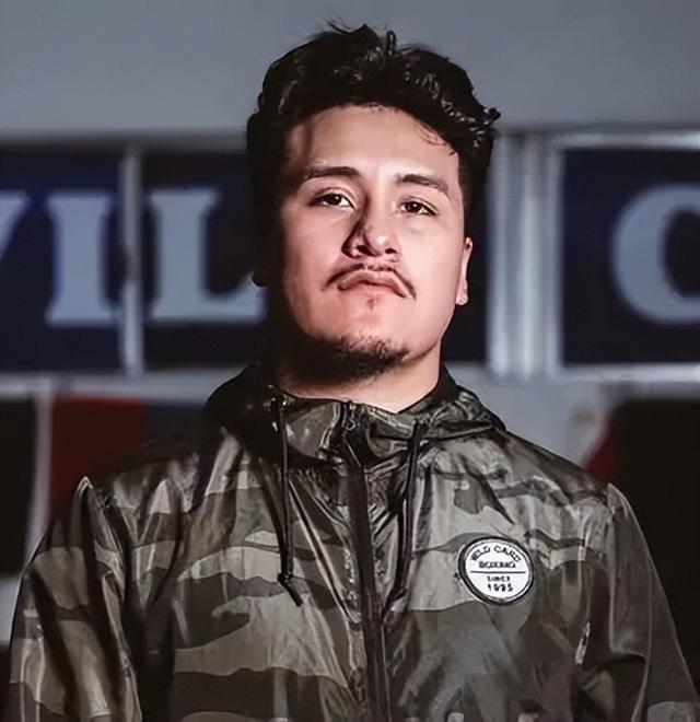 开云娱乐-朱利安·罗德里格斯再爆冷门，判定方式击败不败新秀凯恩·桑多瓦尔|拳击|格里芬|比赛|胜利|拳手_新浪体育_新浪新闻