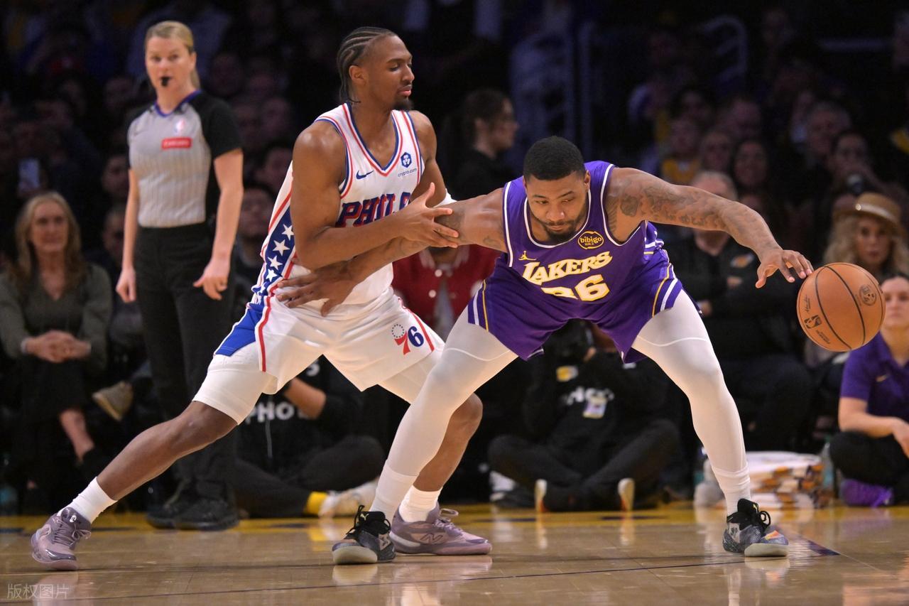 开云官网-不如退役！詹姆斯太抽象！东契奇受伤，里夫斯救主，恩比德35+7+7