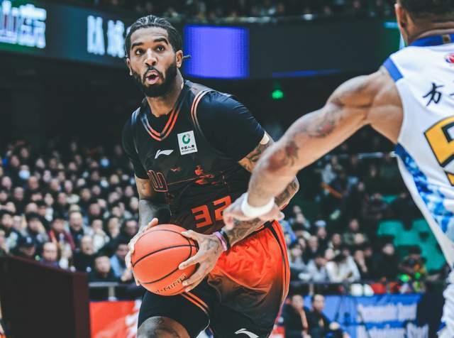 开云娱乐-央视直播！山东VS浙江全力出击，超级外援挑大梁，邱彪底气十足