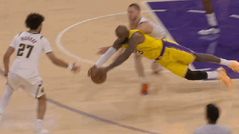 开云入口-绝杀!湖人干翻掘金!41岁詹姆斯史诗级救球...