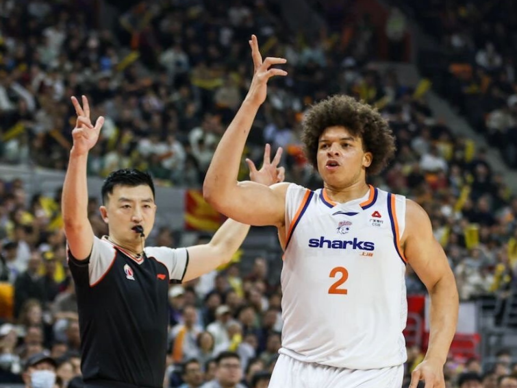 开云娱乐-狂胜50分!上海送四川25连败 7人上双豪取6连胜巩固第一