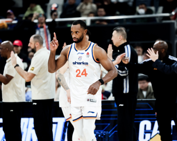 开云娱乐-狂胜50分!上海送四川25连败 7人上双豪取6连胜巩固第一