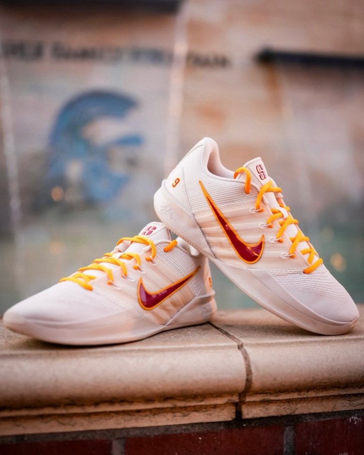 开云APP-球员真幸福!南加大女篮晒出的各种专属PE球鞋和特别鞋款!